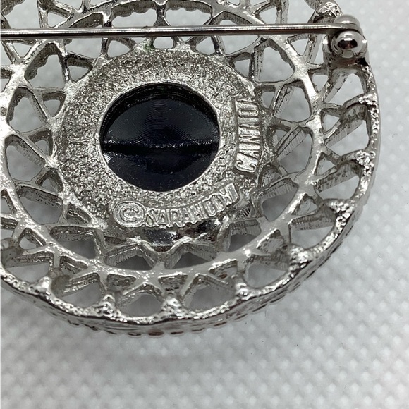 Sarah Coventry Jet Set Silver Tone and Black Stone Brooch - Picture 4 of 9